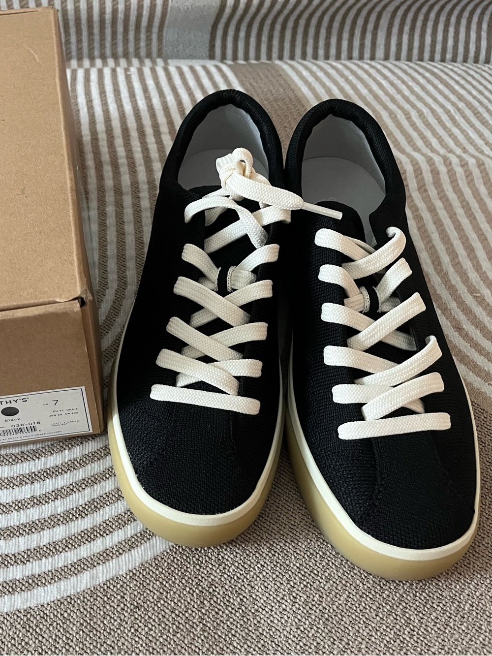 Rothy’s The Lace Up Sneaker, Black w/white laces, Size 7~ NEW WITH BOX